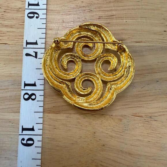 Anne Klein Vintage Gold-Tone Swirl Brooch, For sweater, shawl, or poncho - Picture 3 of 9